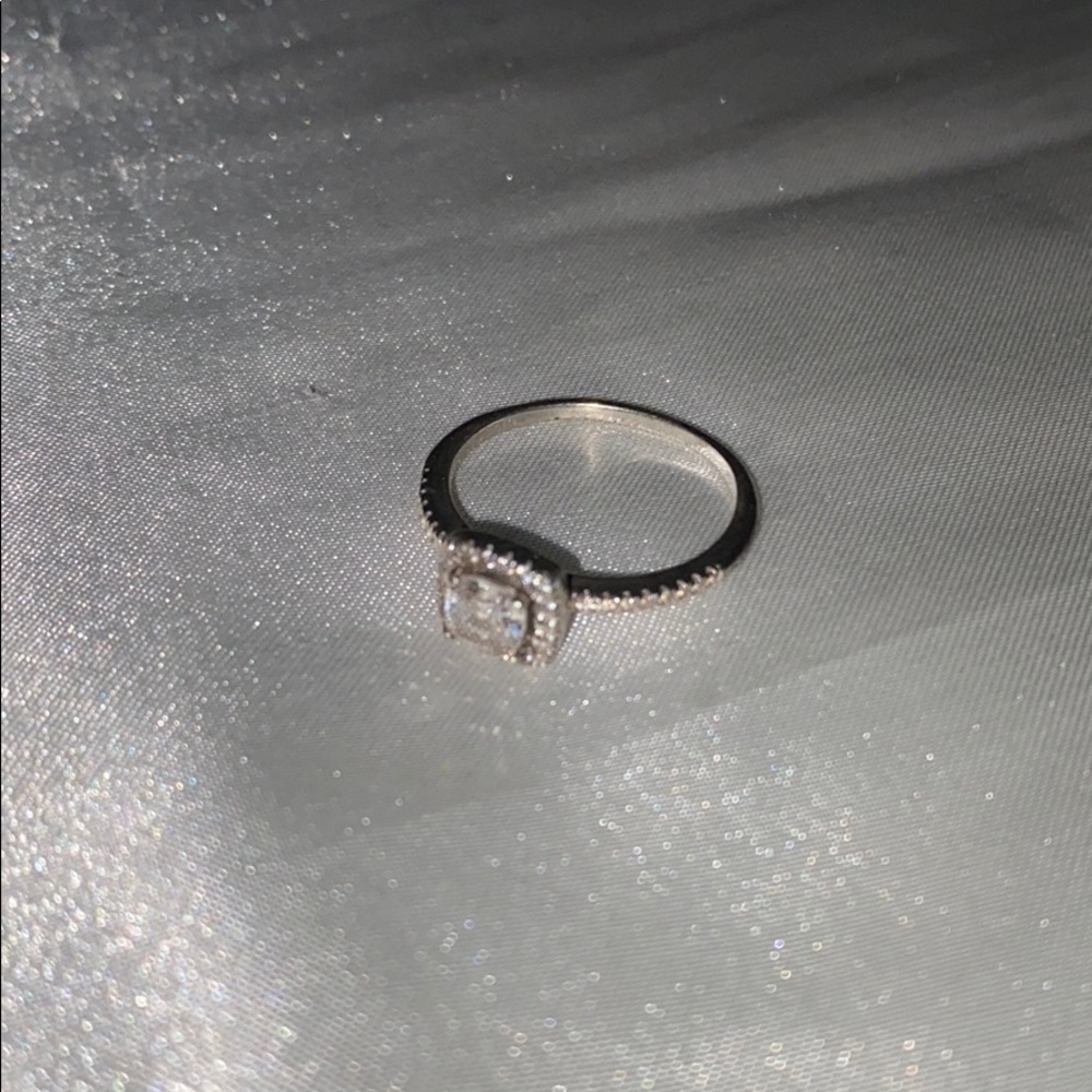 BEAUTIFUL CRYSTAL RING